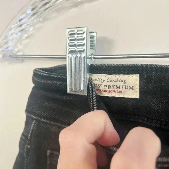 Levi’s black high rise skinny ankle fringe jeans 26 - Picture 5 of 7